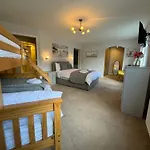Riverside House Guest house 3*