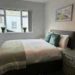 Riverside House 3*