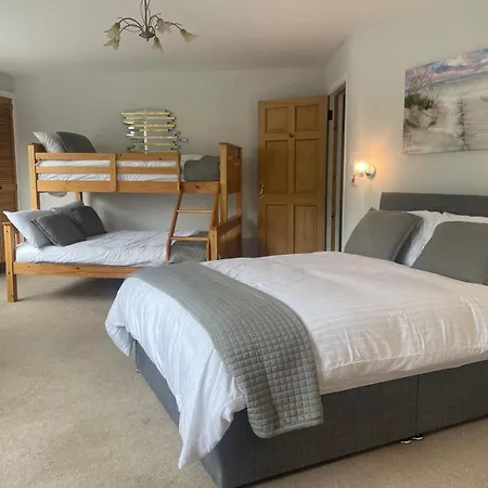 بيت ضيافة Riverside House 3*