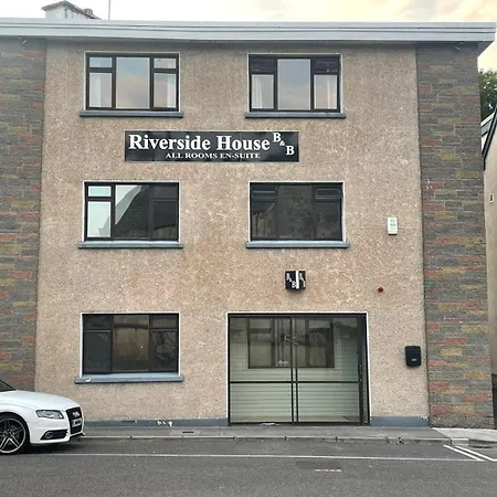 Riverside House 3*