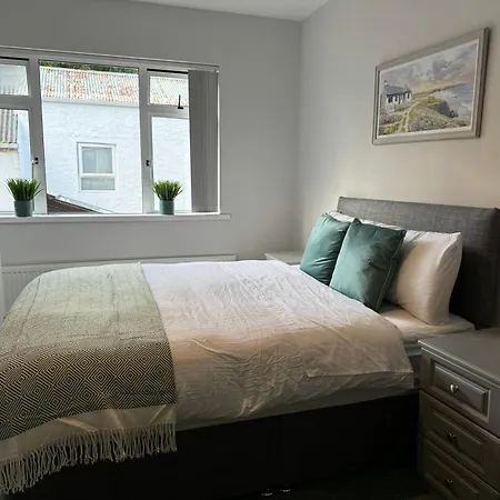 Riverside House 3*