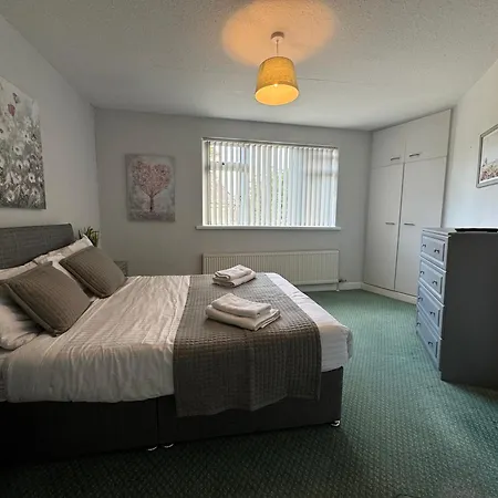 Riverside House بيت ضيافة 3*