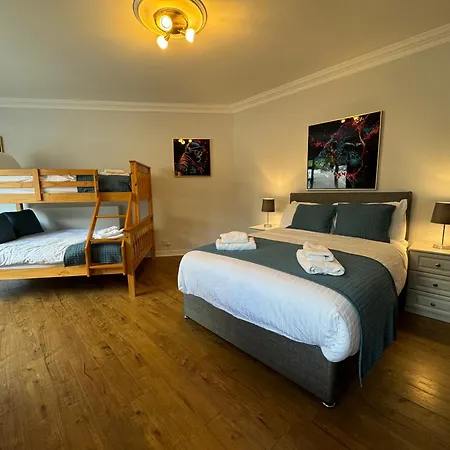 بيت ضيافة Riverside House Donegal Town