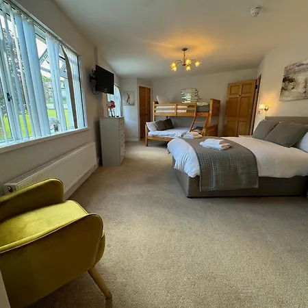 Riverside House بيت ضيافة 3*