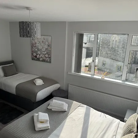 بيت ضيافة Riverside House Donegal Town