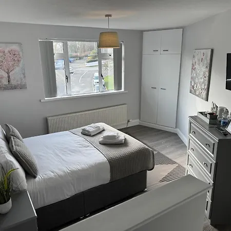 Riverside House 3*