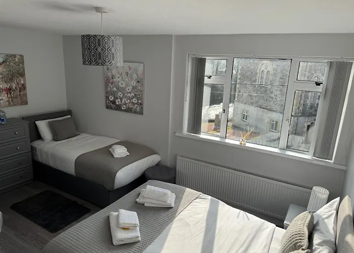 بيت ضيافة Riverside House Donegal Town